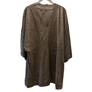 Marisa Christina Woman  Tunic Sweater Short Sleeve Gray Grey V Neck Knit Detail